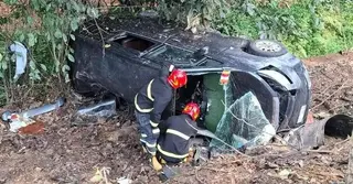 চট্টগ্রামের লোহাগাড়ায় মাইক্রোবাস খাদে, নিহত ৩